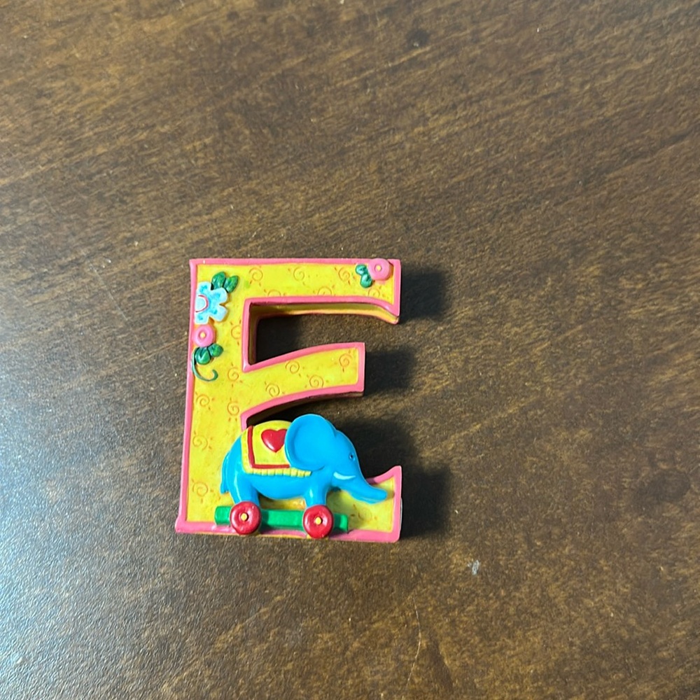 Mary Engelbreit Resin Alphabet Letter E
 3" Vintage Letter. Will bundle.